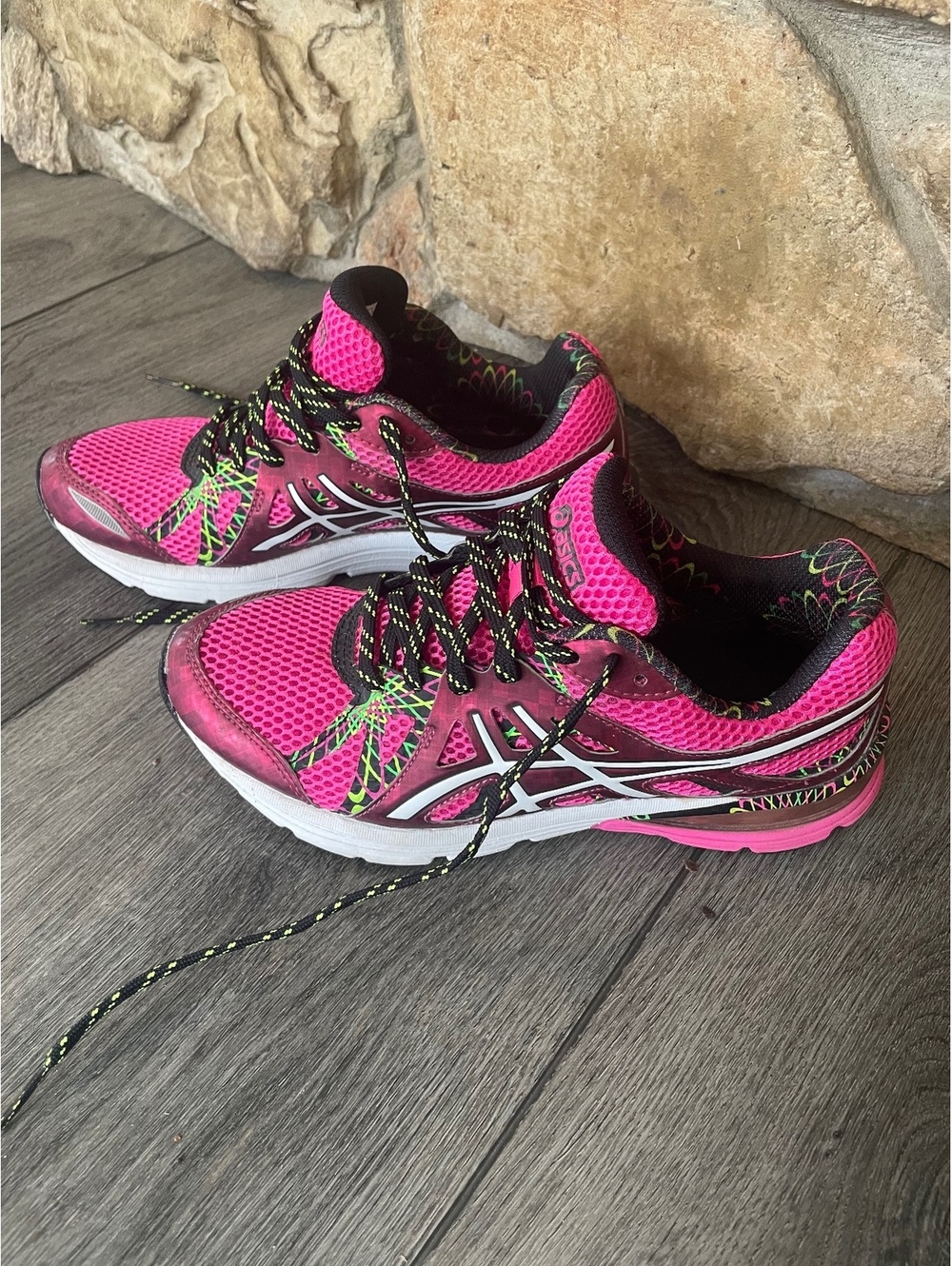 Women’s Hot Pink Preleus Gel Tennis Shoe Running size 6 EUC